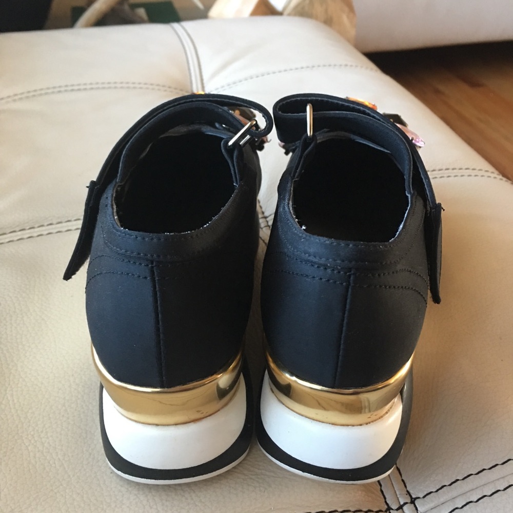 Shoes - Picture 7 of 8